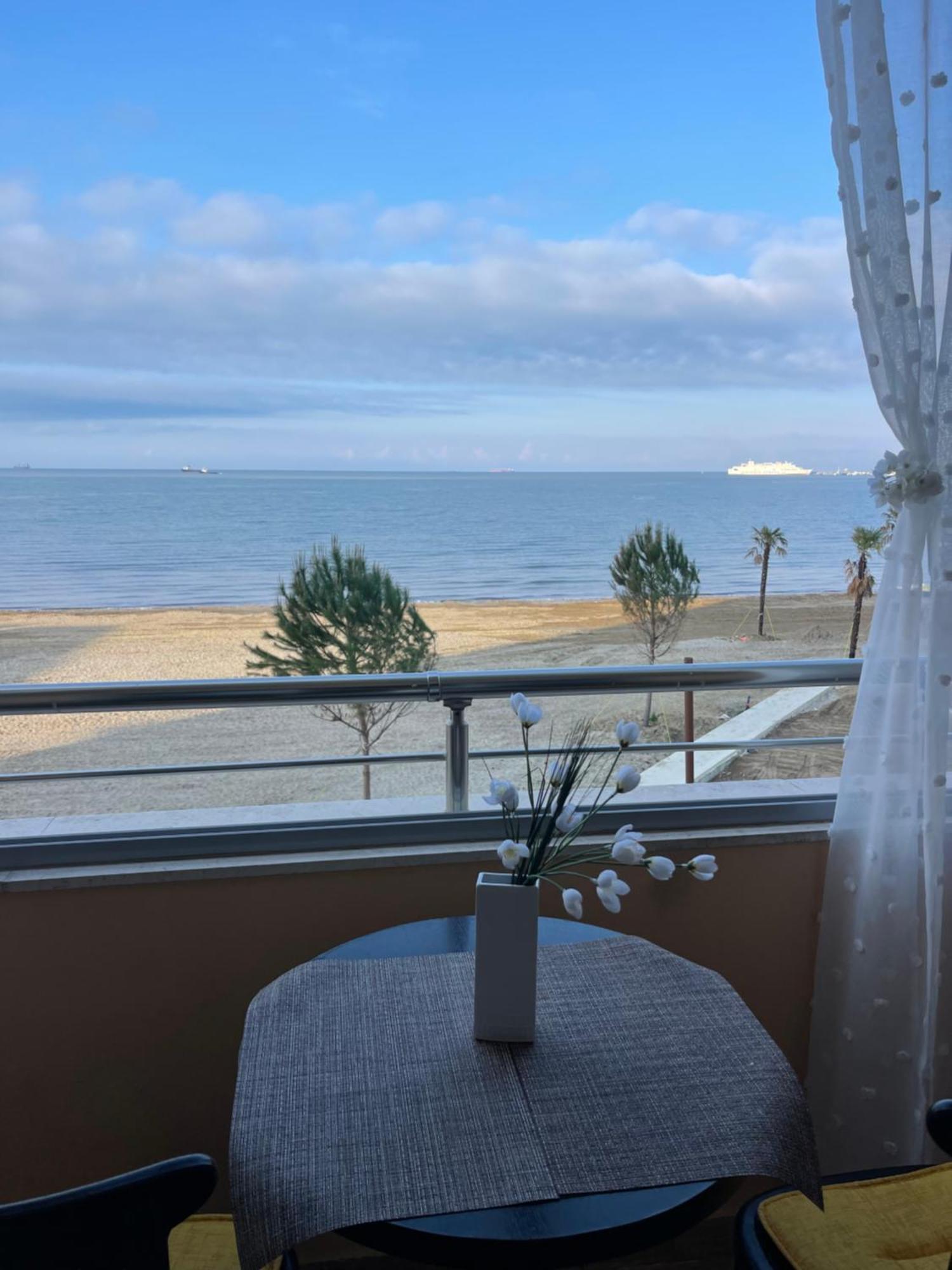 Аpartments On The Beach Durrës Buitenkant foto