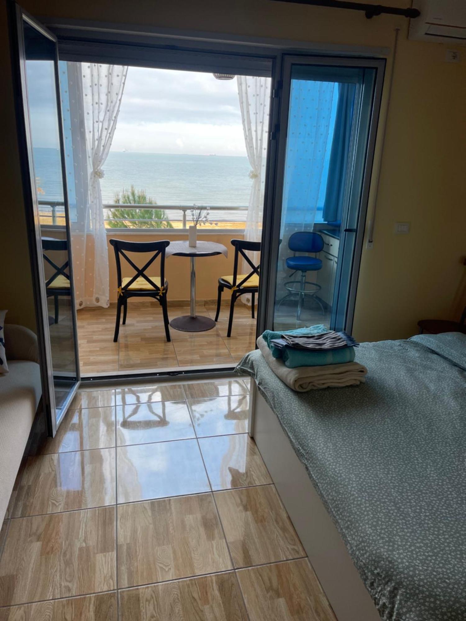 Аpartments On The Beach Durrës Buitenkant foto